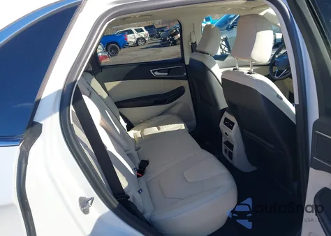 2024 Ford Edge Titanium z USA, uszkodzony, nr VIN 2FMPK4K94RBB09385